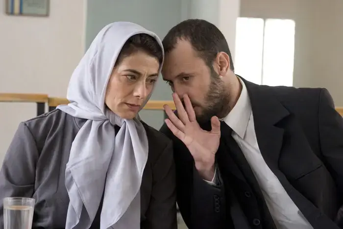 ריקליס קוצר שבחים בברלין