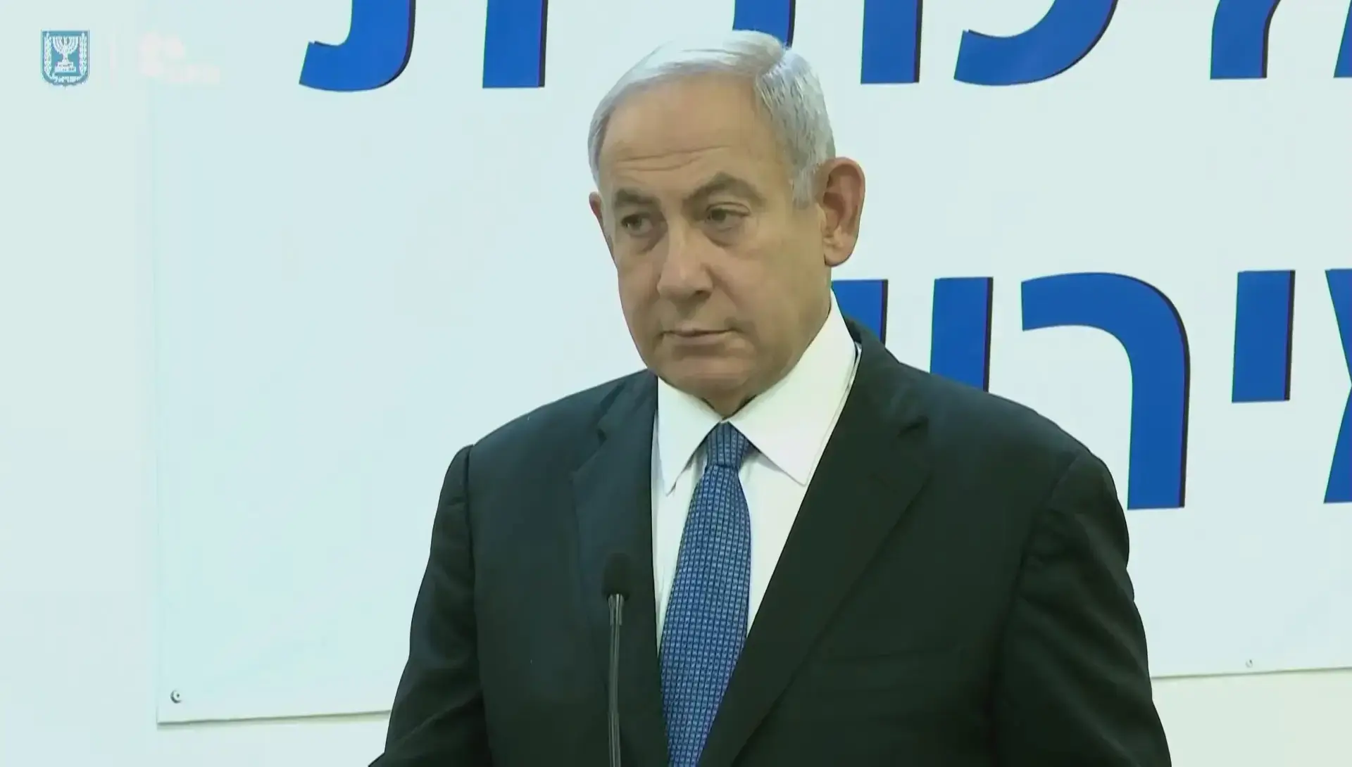 לפתע התרחשה תקלה היסטורית. מכונת הרעל ירקה לכיוון הלא נכון