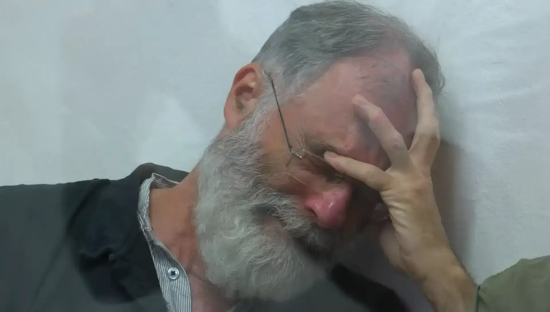 לפני שסיים לרצות את עונשו: הפסיכולוג יובל כרמי ביקש לקצר שליש ממאסרו - עשרות הפגינו