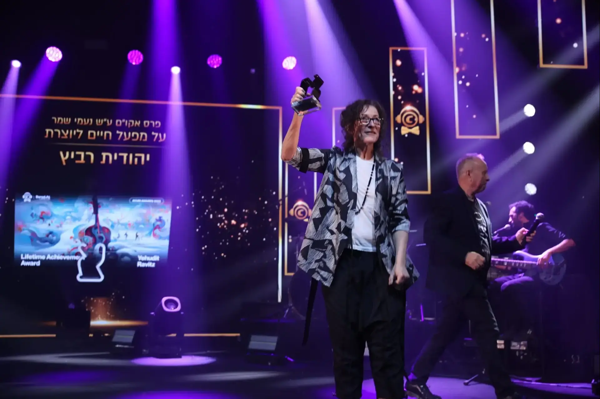 הוא עיצב את האלבומים הישראלים הכי גדולים. עכשיו הכול עומד למכירה