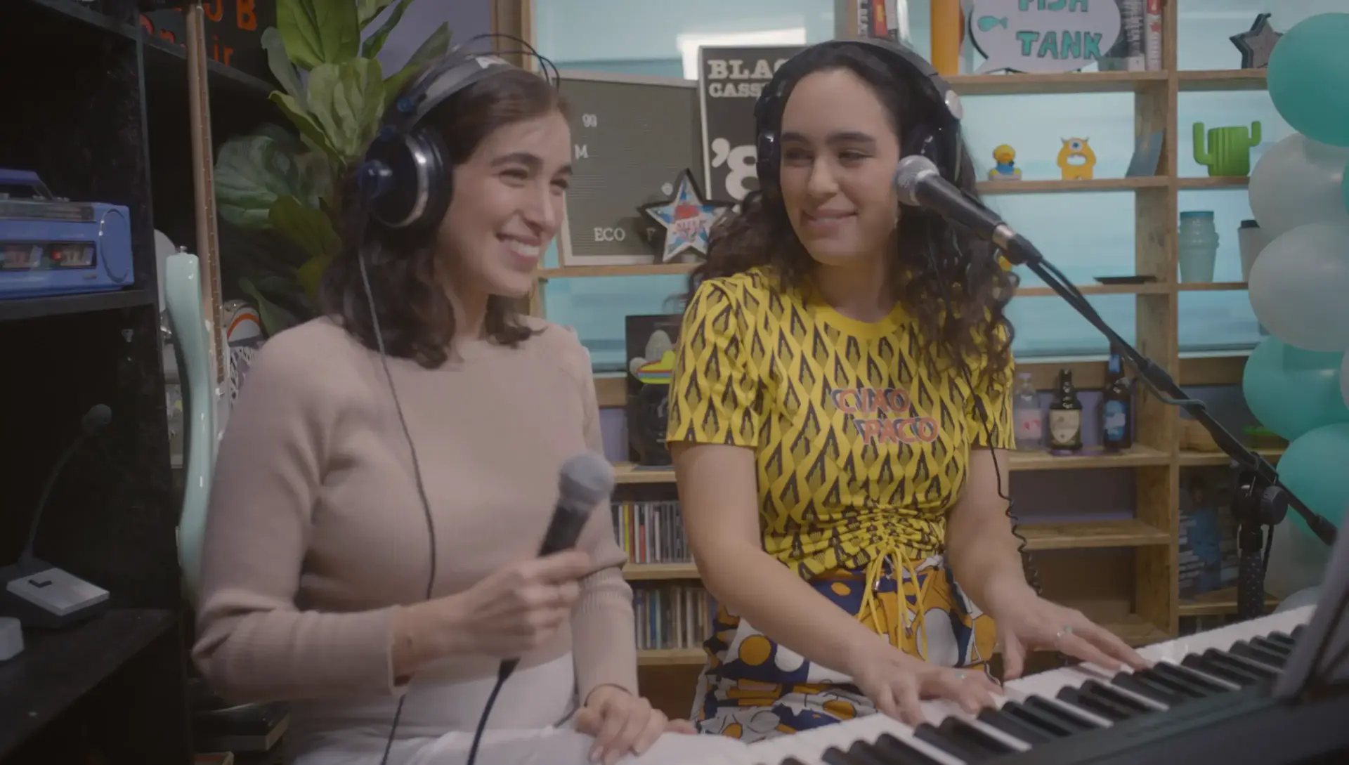משי ונועם קלינשטיין הפתיעו את אבא רמי בשידור: צפו בשיר המרגש ששרו
