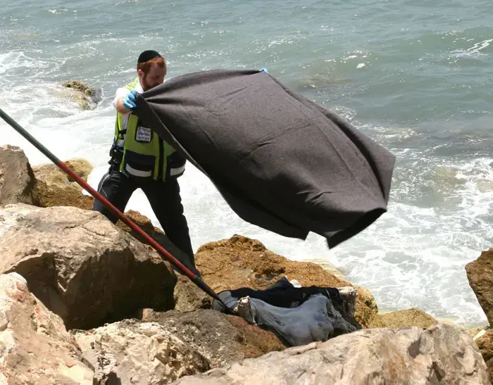 גופה מרוטשת נמצאה בחוף הדולפינריום