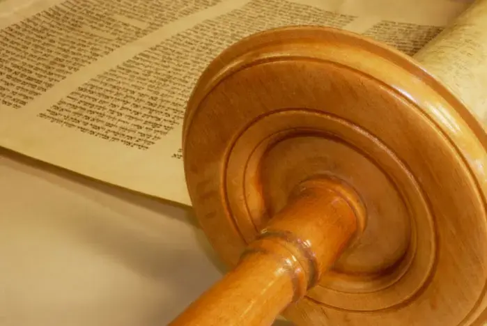 מדוע שונו עשרת הדיברות בבתי הכנסת בבית שמש?