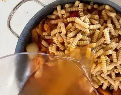 אוכלים פסטה כל יום? זה מה שקורה לגוף שלכם
