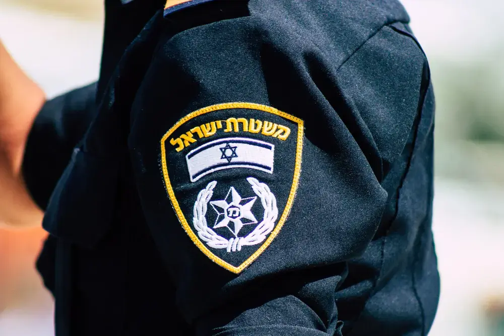 החקירה יצאה משליטה: שוטר נאשם שהשתכר ותקף את המתלונן בשירותים