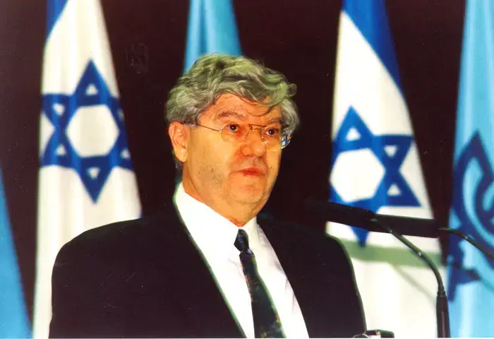 ברק משיב אש לפרידמן: בהאג הכל שפיט