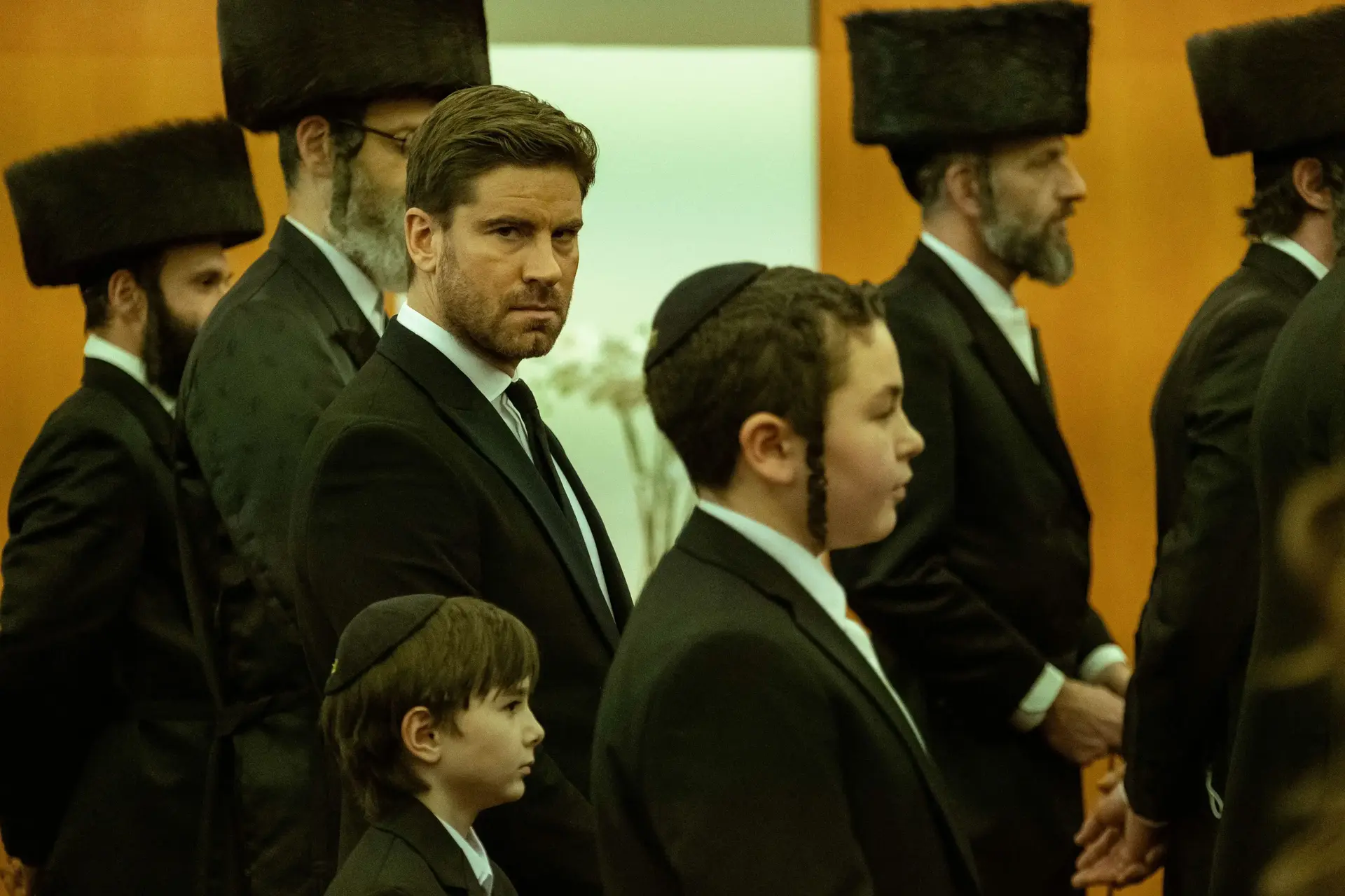 "יהלומים": הסדרה של היוצרים הישראלים בנטפליקס לא בטוחה מה היא רוצה להיות