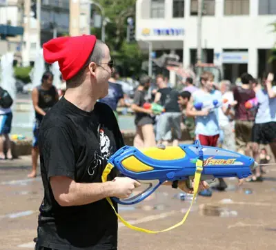 אירן: 17 נערים נעצרו בגלל מלחמת מים