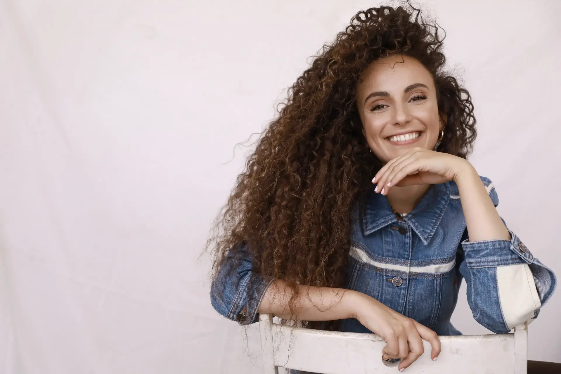 יובל דיין מוציאה שיר חדש - "תישארי את". צפו בקליפ