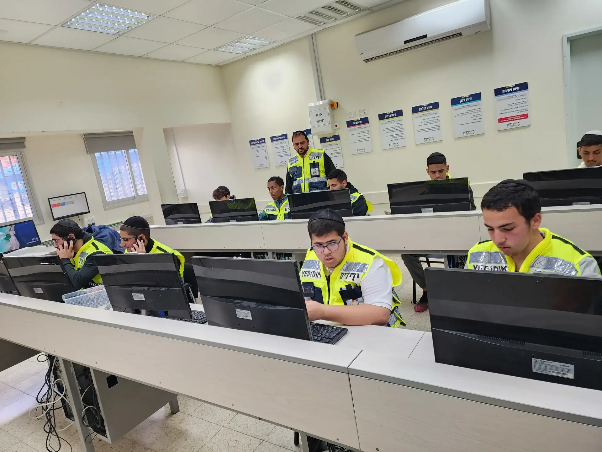 ילדים ידידים: הפרויקט בבית הספר החרדי שעוזר לנהגים