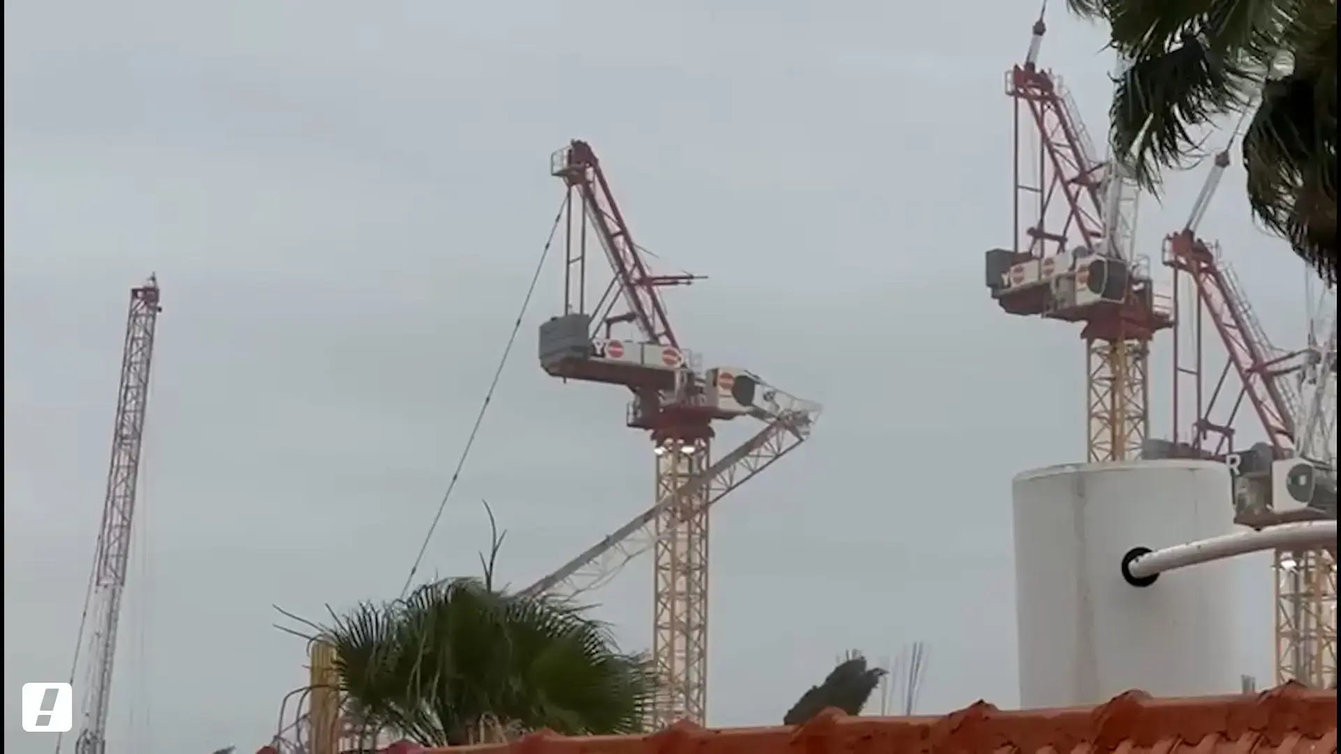 שני פועלים נהרגו לאחר שנפלו מגובה באתר בנייה בבת ים