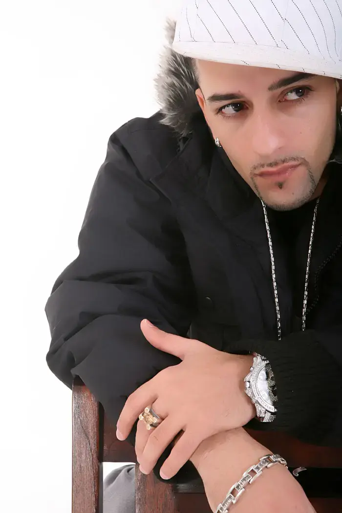 אלון דה לוקו יחמם את Akon   