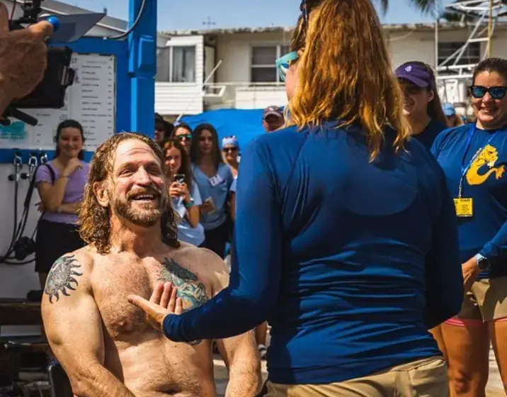 המדען שבילה מתחת למים 100 ימים יצא החוצה. וזה מה שקרה לו לגוף