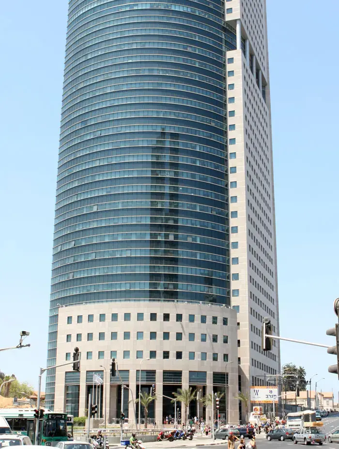 איך נפלו גיבורים: קרנות הפנסיה נוטשות את "בית גיבור"