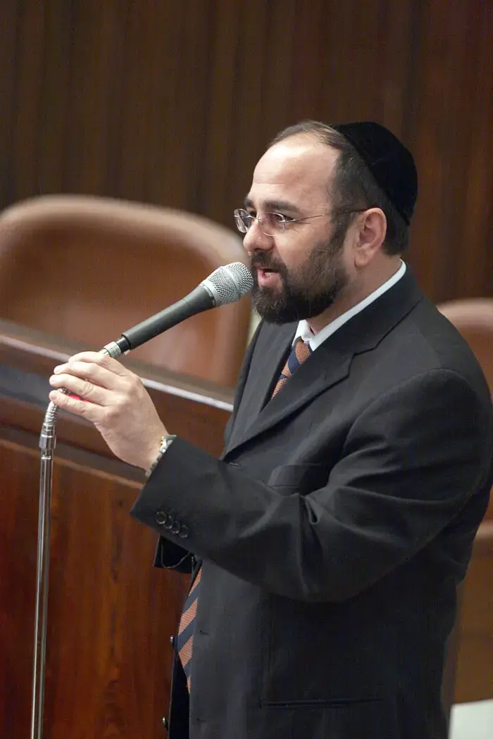"בקדימה שחורים לא קיימים"