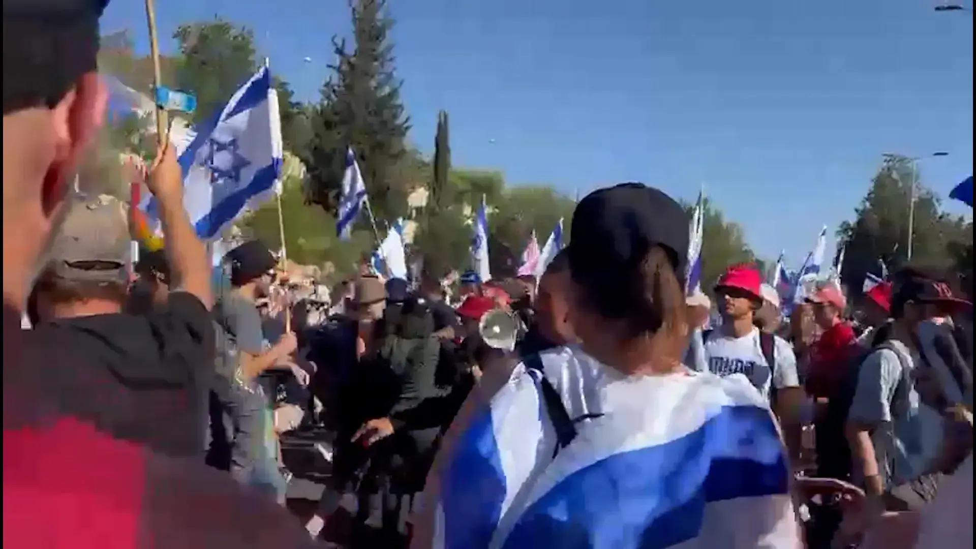 לפוליטיקאים לא אכפת לעודד שנאת חינם. העיקר שהם בפריים טיים
