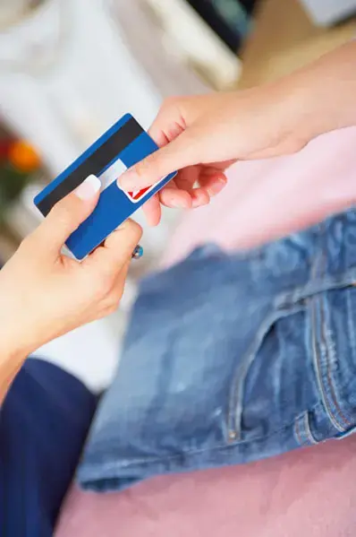 חשד: גנב כרטיסי אשראי מעשרות חולים