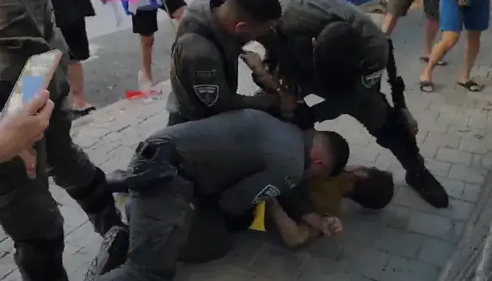 עתירה נגד המשטרה: מסרבת לחשוף נתונים על חיפושים בעירום על מפגינים