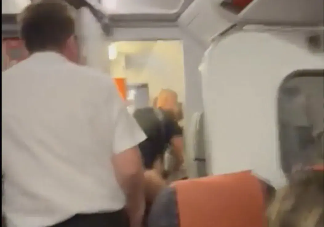 למה דווקא בתקופה הזו יותר פינים נשברים במהלך סקס?