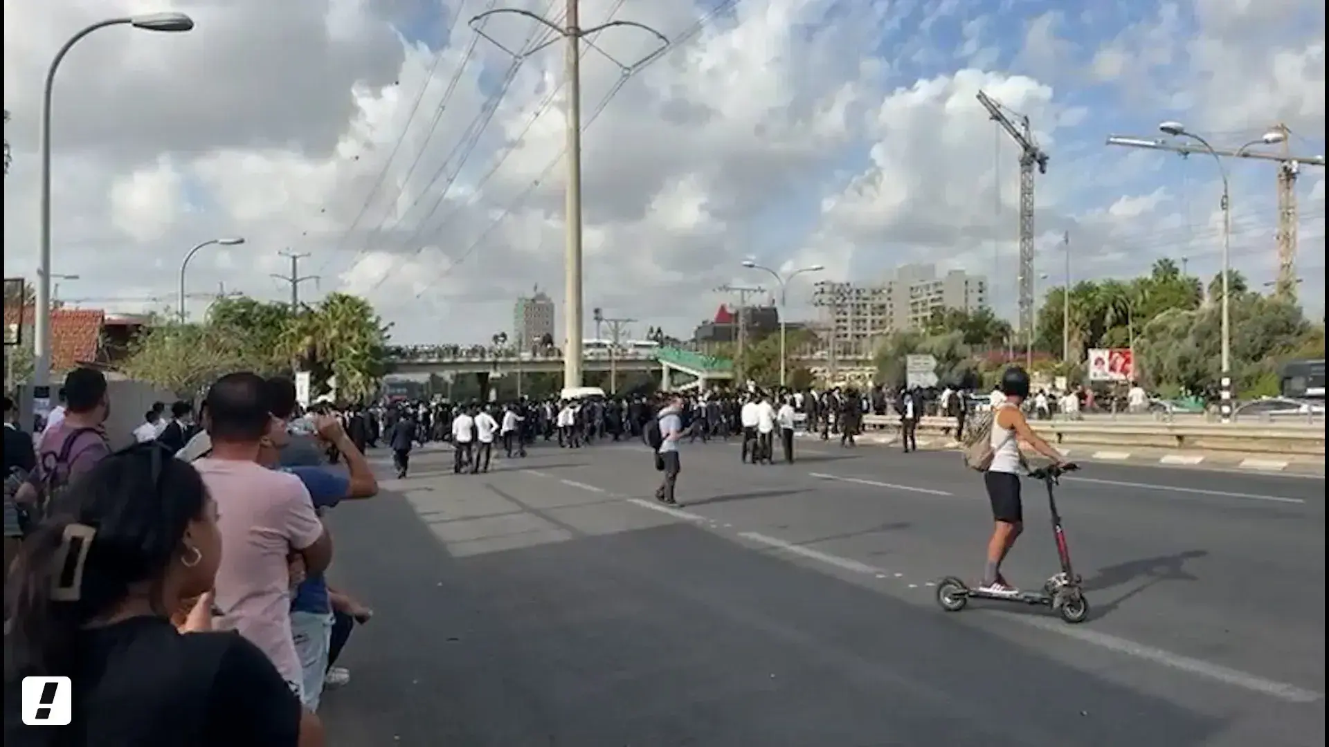 חרדים מחו בדימונה נגד פתיחת סופר פארם בשבת; בעירייה תקפו: "זה פיקוח נפש"