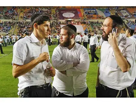 השם ישמור: קהל מעורב במופע חסידי