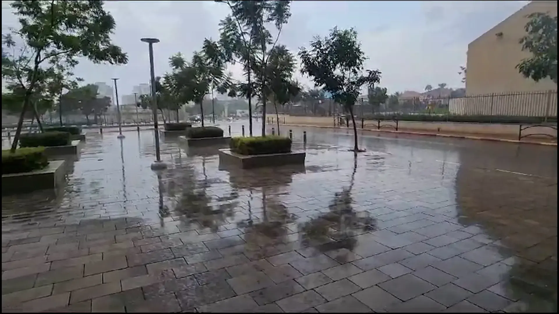 הספקתם להתייבש? מערכת גשמים נוספת כבר הלילה - וגם: הצניחה של מפלס הכינרת
