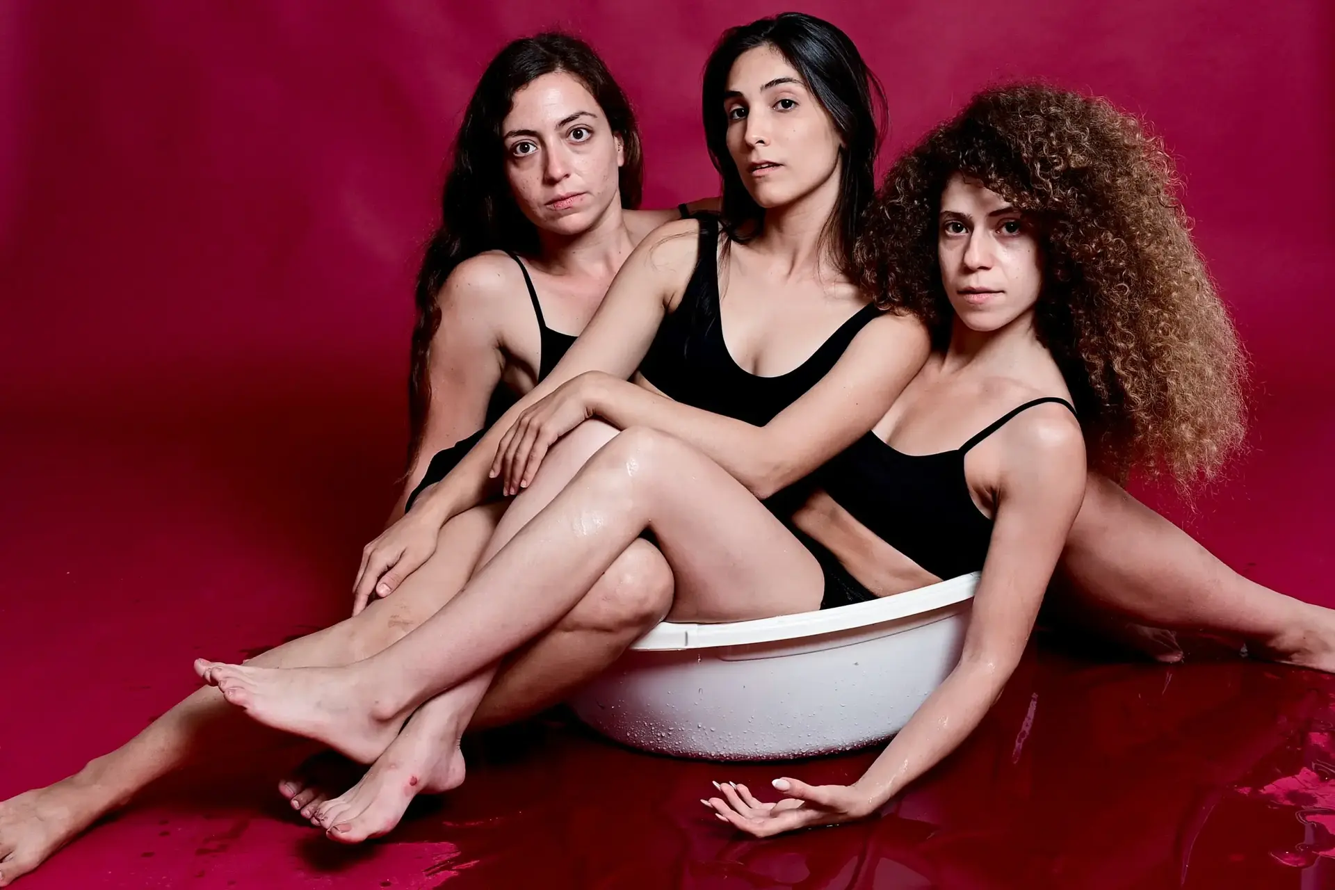 "מתפרק לי בתוכו" היא הצגת השנה בפסטיבל עכו הבינלאומי לתיאטרון אחר 2023
