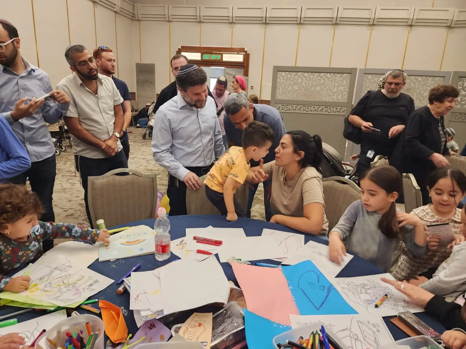 שגרה בצל המלחמה