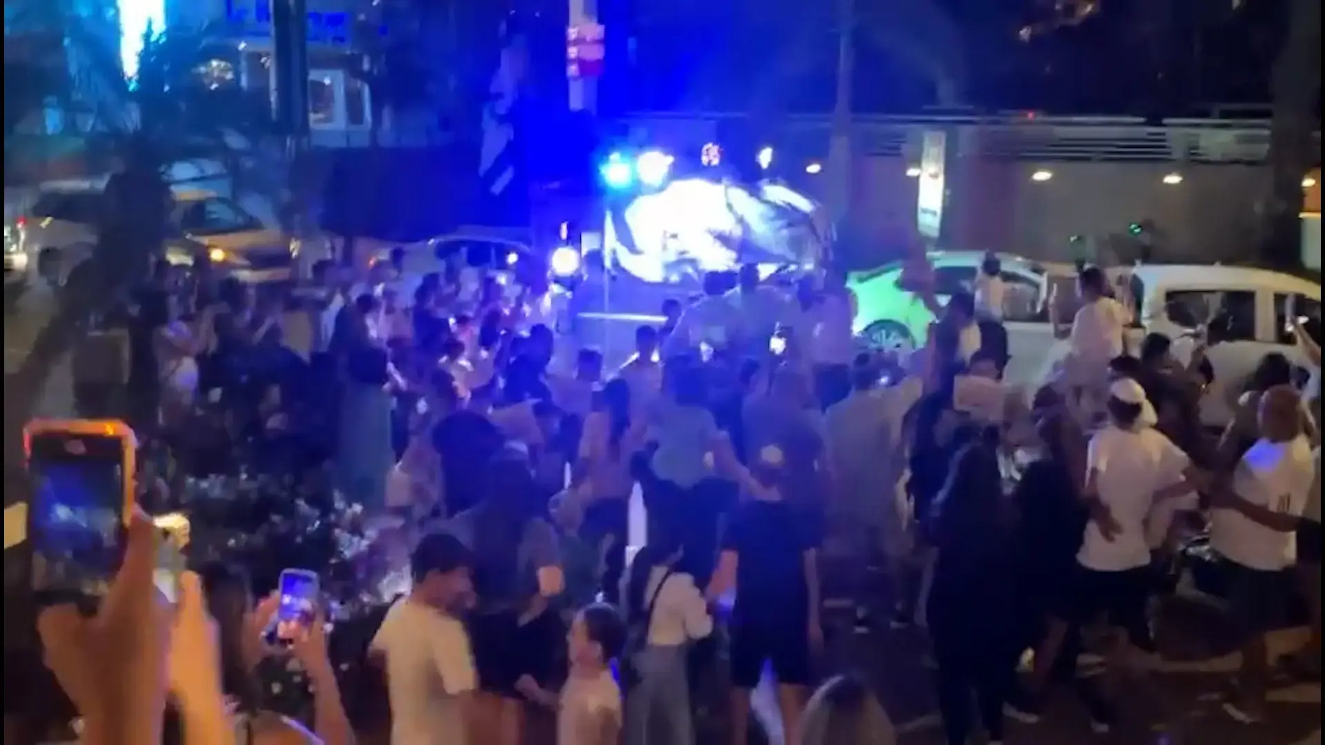 כנגד כל הסיכויים: בני זוג ששכלו את הוריהם בשבת השחורה התארסו