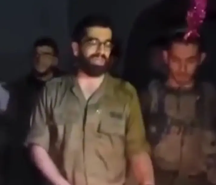 "בוכה לבד ברכב": הסימנים למשבר בנישואיו של חנן בן ארי הופיעו בלהיטו הגדול
