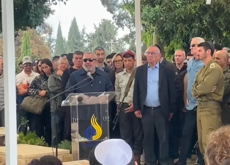 גנץ צובר בשקט, נתניהו מושך את הזמן ואיזנקוט הוא זה שיכריע מתי הסוף