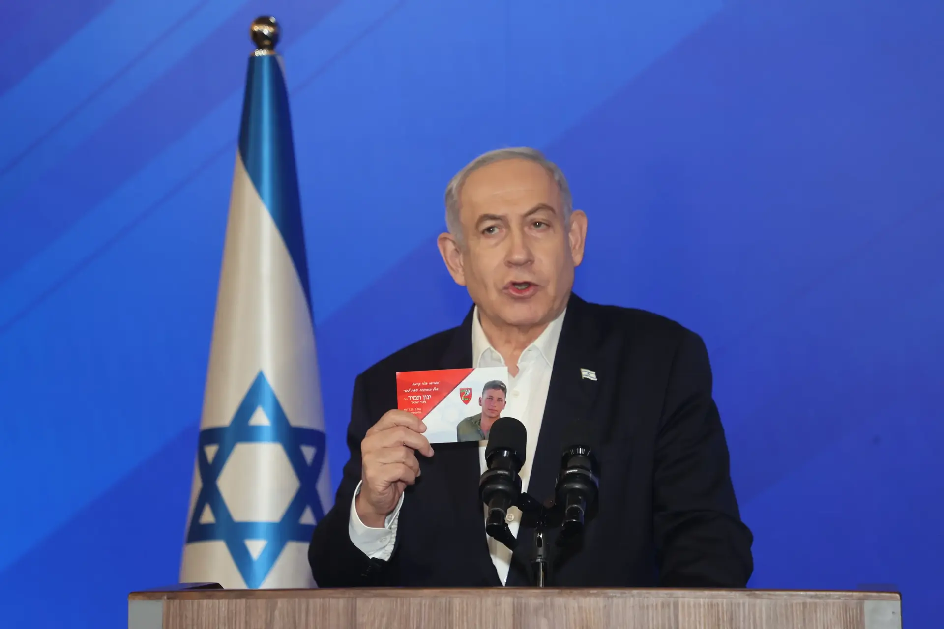 שבויים בדמיונו: נתניהו מבטיח ניצחון, אבל במי הוא נלחם?