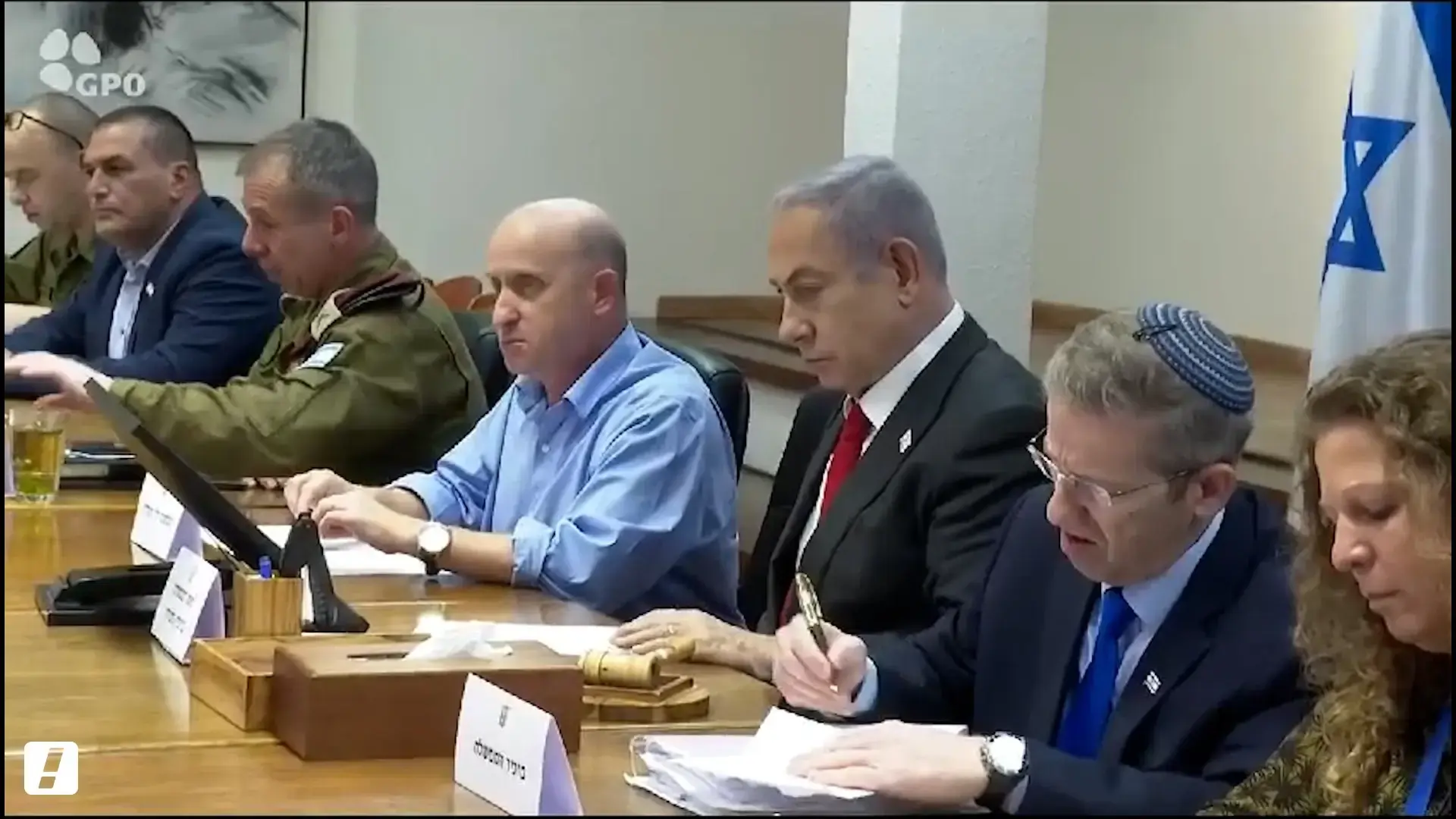 סודות מחדר הקבינט: המקום שבו נקבע גורלה של ישראל, והאיש שלא יושב בו - אבל נוכח בכל דיון