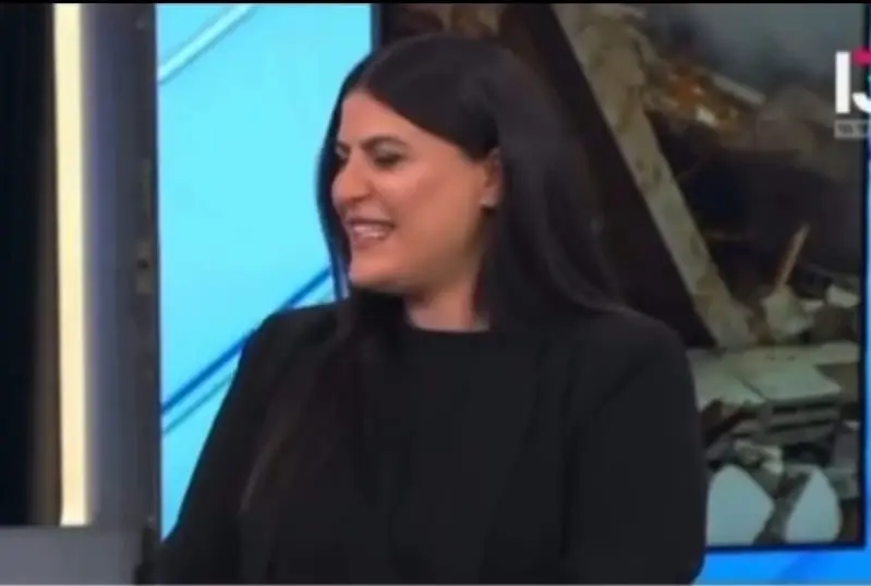 "אולי היא תלד באולפן": כוכבת "שנות ה-90" קיבלה צירים בשידור ישיר. צפו