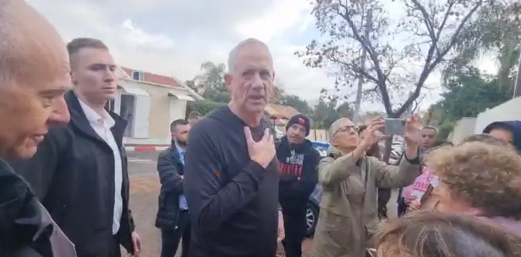 במשחקים בין נתניהו לגנץ, פגיעה אנושה בשגרירות ישראל בארה"ב היא רק נזק אגבי