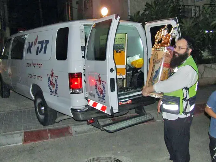 המשימה: חילוץ ספר תורה