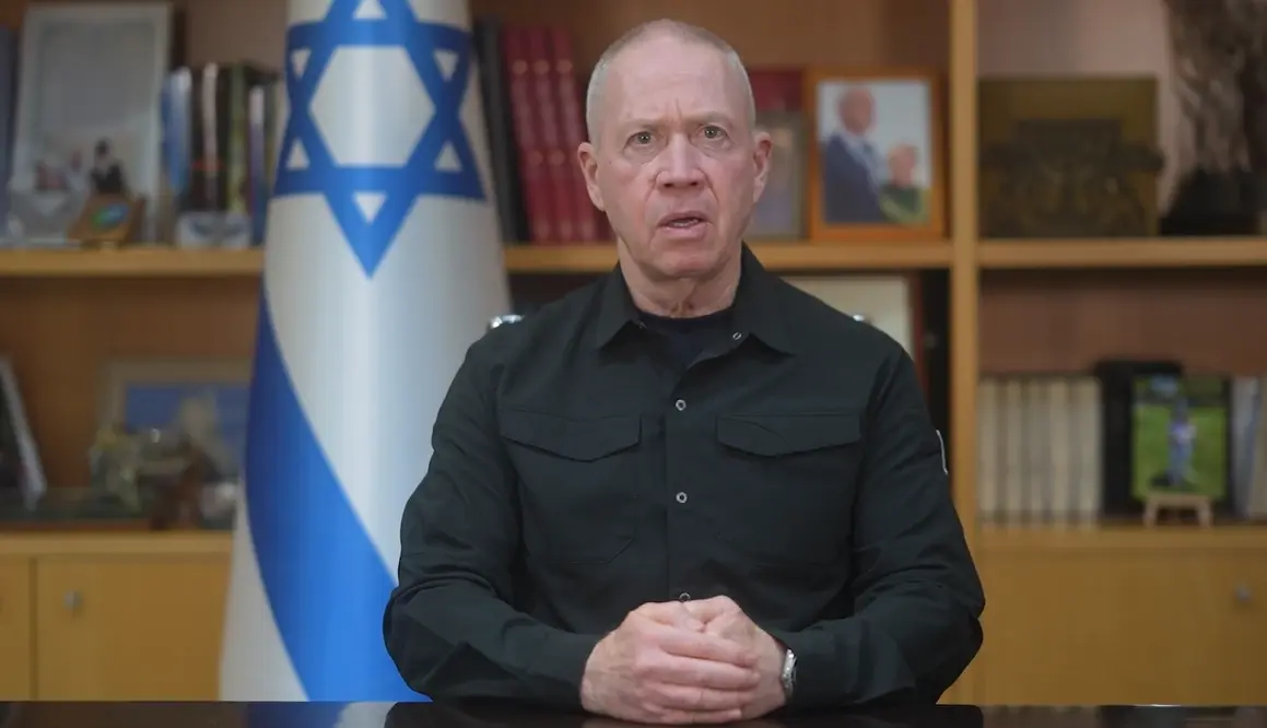 השר הפירומן עוד הולך לגרום לשפיכות דמים בהר הבית. כך אני שמרתי על הביטחון ברמדאן