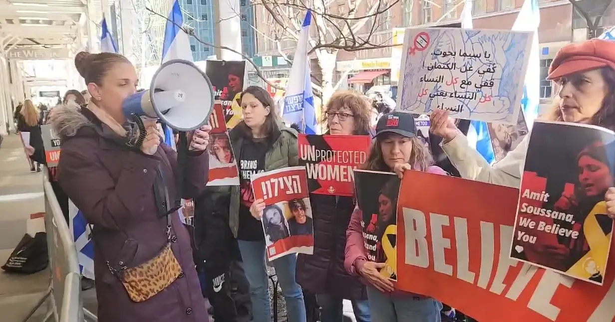 בעודו דוהר לעבר קיר הבטון, נתניהו הצליח רשמית להוציא את המחאה מהבקבוק