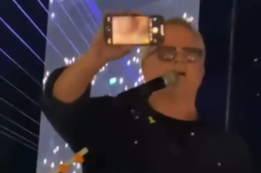 "שלמה, זה הפוך!": כששלמה ארצי צילם את עצמו במקום את הקהל