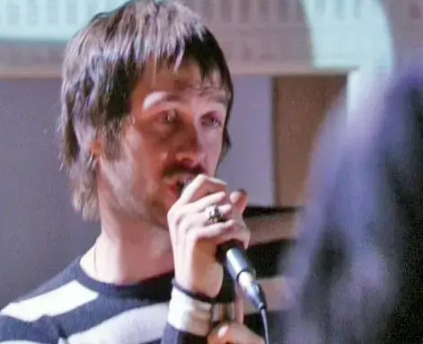 Kasabian - Shoot The Runner