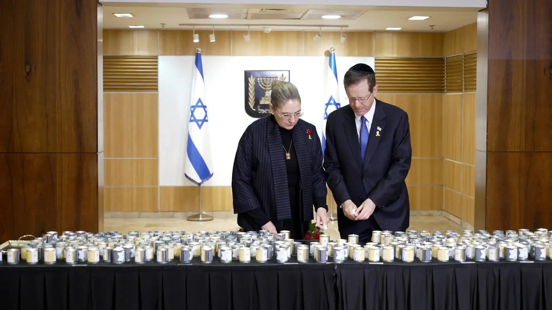 העבר האפל מתחרז עם ההווה שלנו - אבל דווקא עכשיו, זה הזמן לזקוף ראש