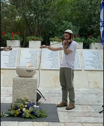 מרגש: החייל שנפצע קשה ועובר שיקום, הדהים את כולם כשניגן בכינור