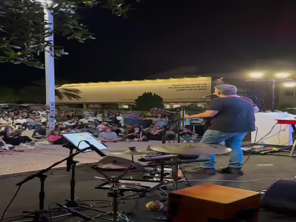 אמיר דדון מוכיח שוב שהוא אמן מוגבל בכמות ובאיכות היצירה שלו