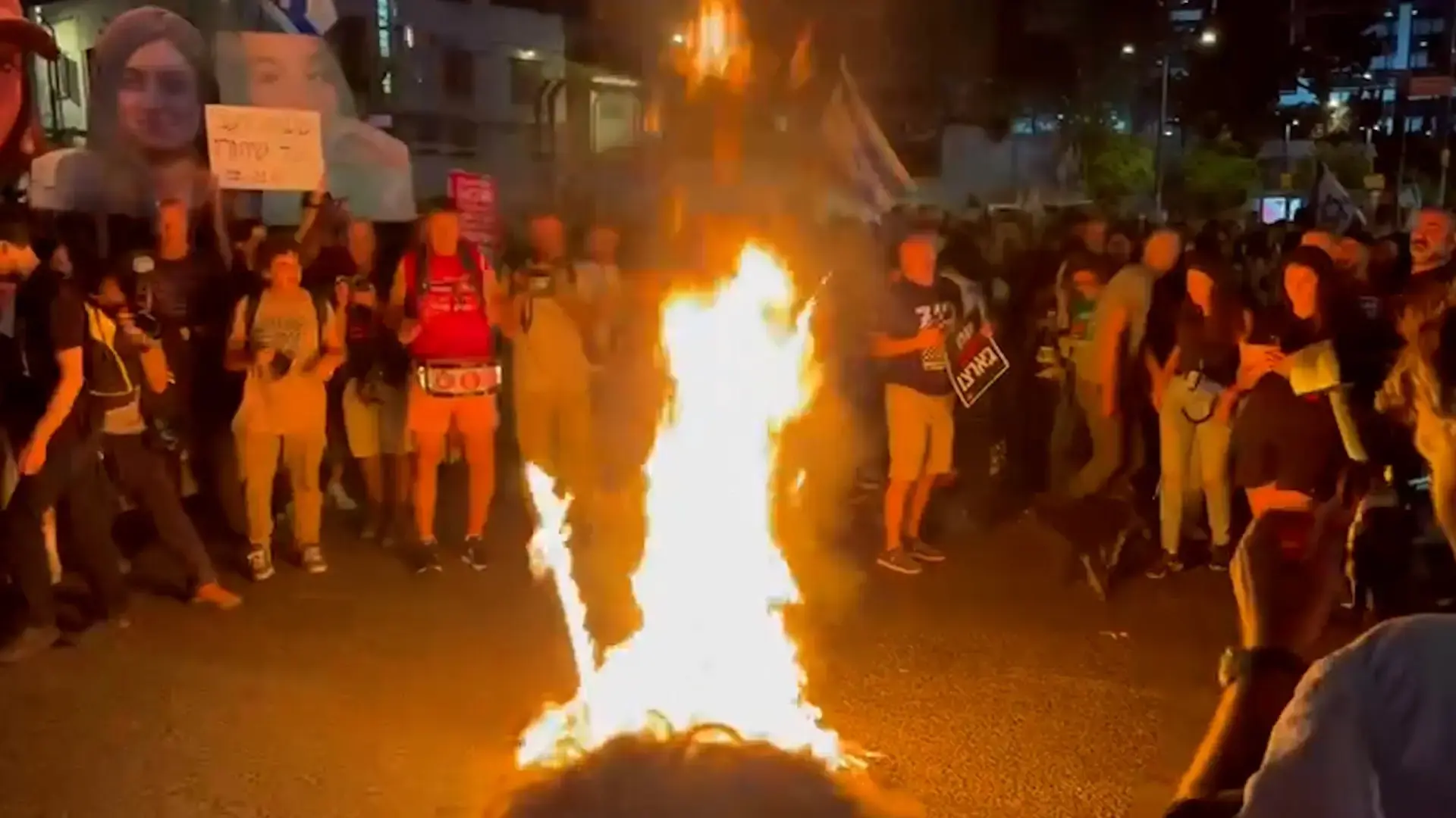 הפוליטיקאים יושבים על הגדר ומתלבטים - צריך לבעוט בהם במקום הנכון