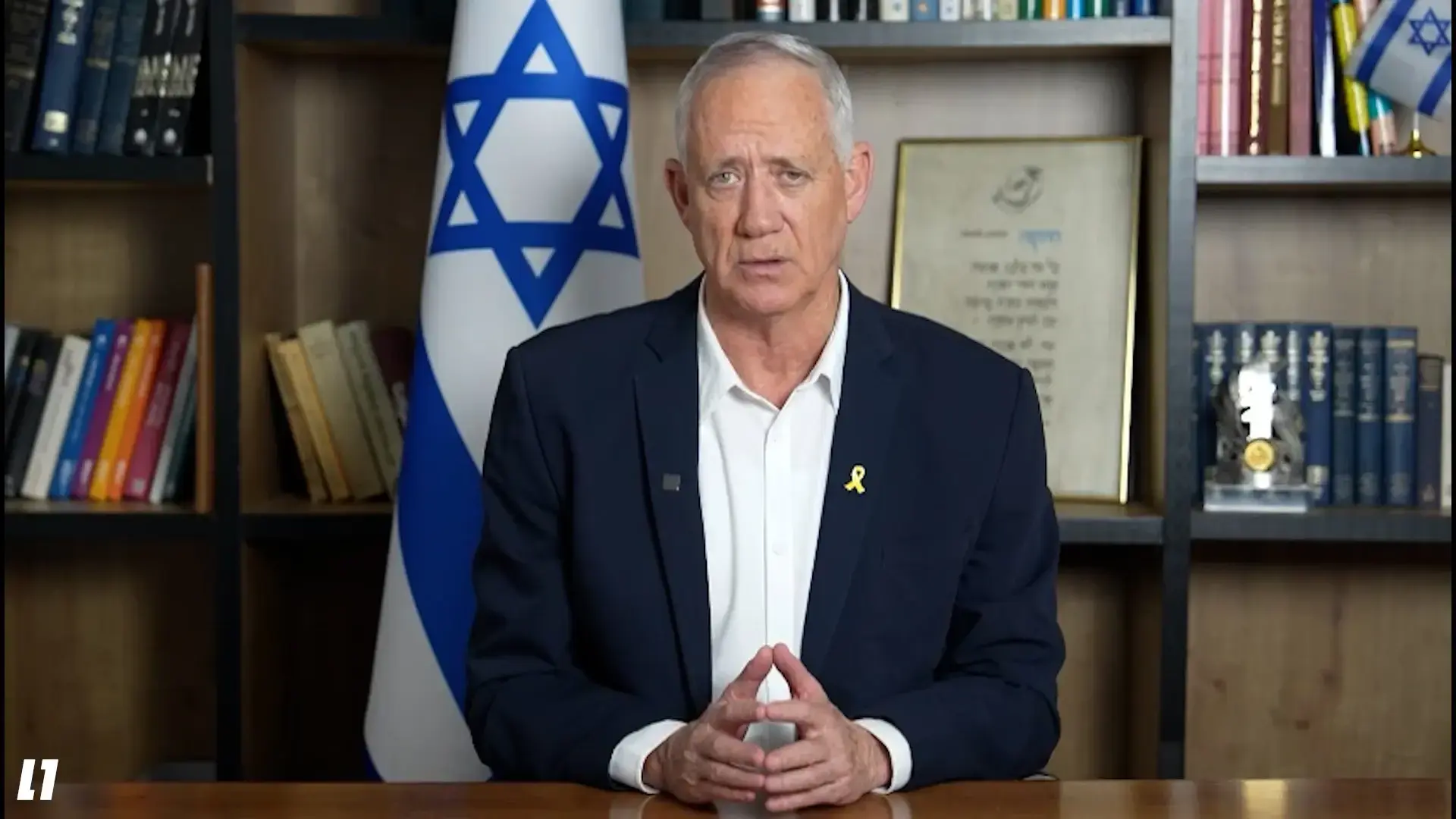 החיוך הזה של נתניהו ייזכר לדיראון עולם. אין לו בושה