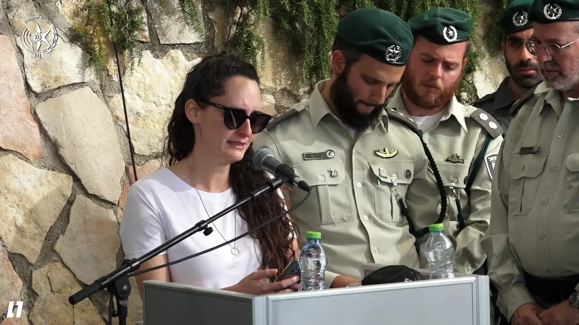 "ראש לאריות": בר צברי שר לזכר ארנון זמורה