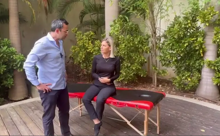 פריקת כתף: 3 שיטות קלות להחזרה עצמאית בבית