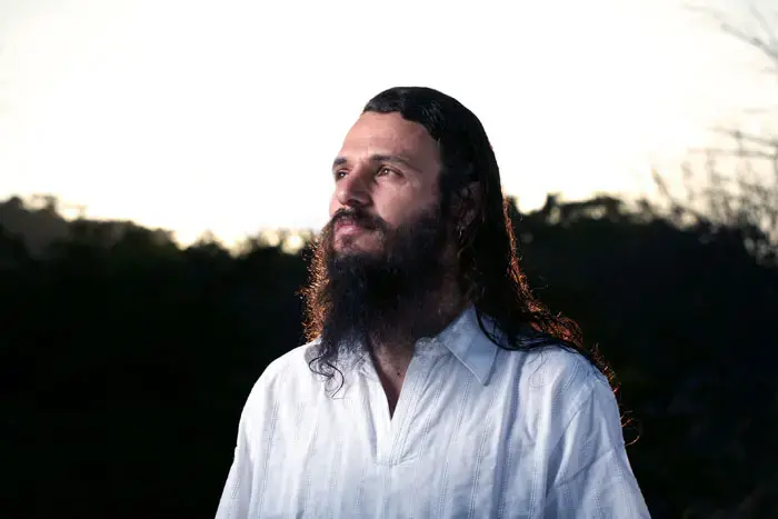 עשה לך גורו