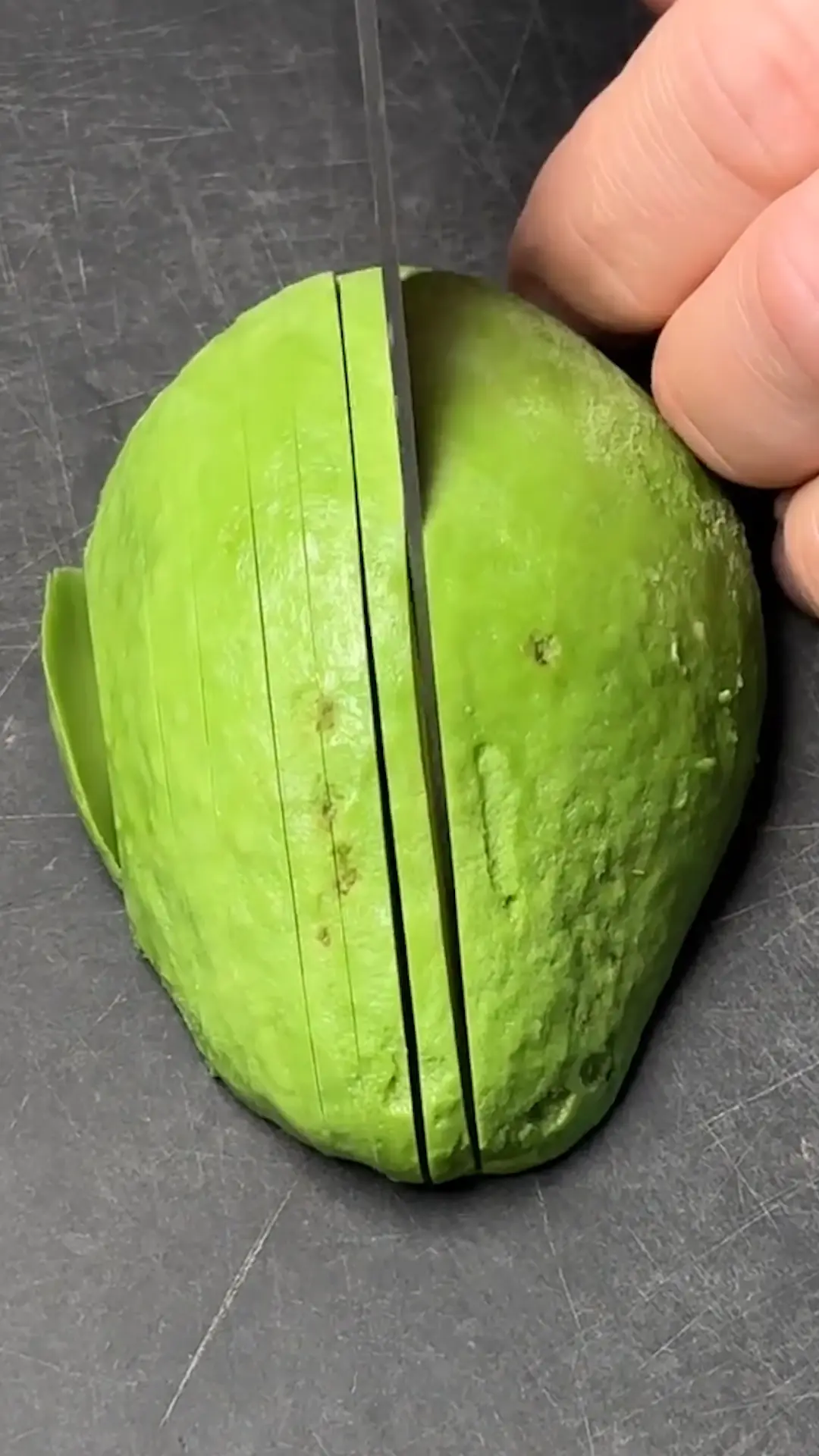 הלם: זו הסיבה שלא כדאי להוסיף מלח על אבוקדו