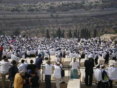 רבבות ליוו את הרב שפירא למנוחות